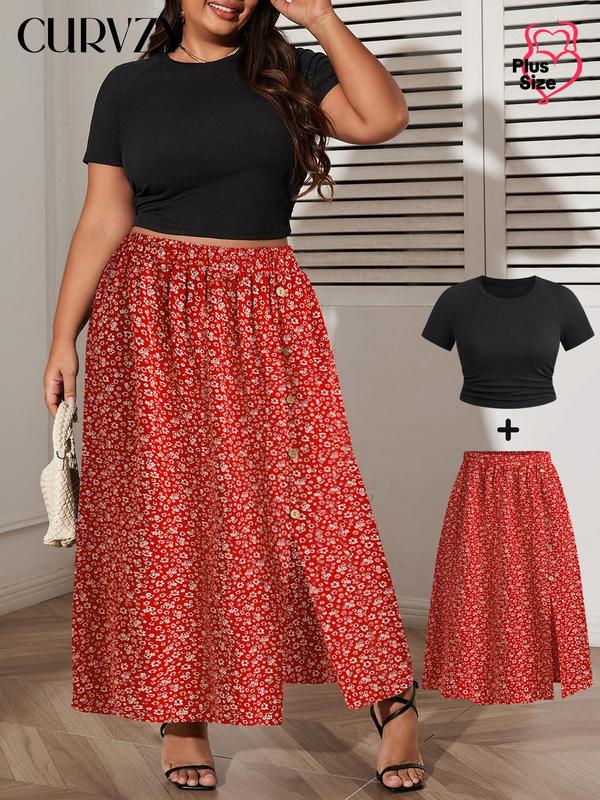 CURVZY Plus Size Ditsy Floral Print Split Hem Skirt Set, Casual Ruched Tee & Fake Buttons Decor Skirt for Daily Wear, Back-to-School Clothing, Women's Outfits for Summer & Fall