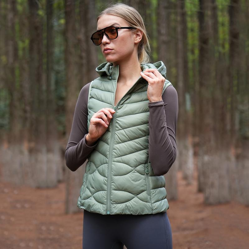 Women's 2024 padded vest sleeveless zipper quilted coat with hat standing collar vest jacket with pockets