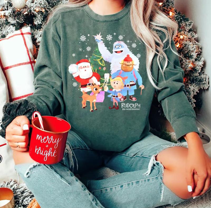 Retro Christmas Sweatshirt, Vintage Santa Christmas T-Shirt, Rudolph Red Nosed Reindeer Crewneck, Cute Christmas T-Shirt, Family Christmas Tee, Cute Santa Shirt, Cozy Winter Sweashirt,Unisex Gift Christmas