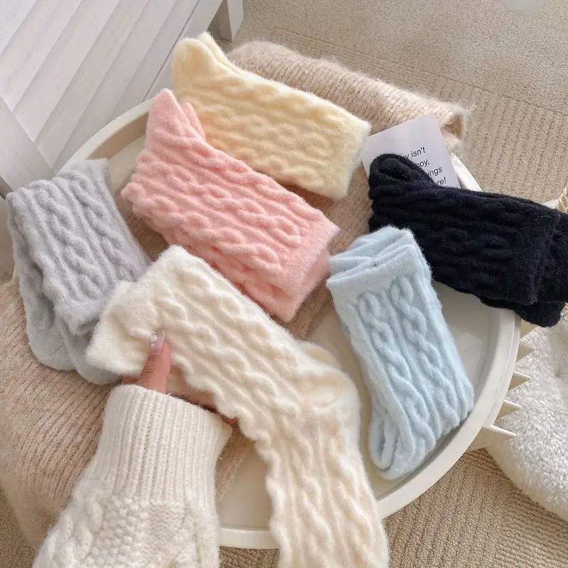 5 Pairs Of Women's Plush Winter Socks Comfortable Knit Midtube Design, Soft And Warm, Solid Color With Chic Letter Patches