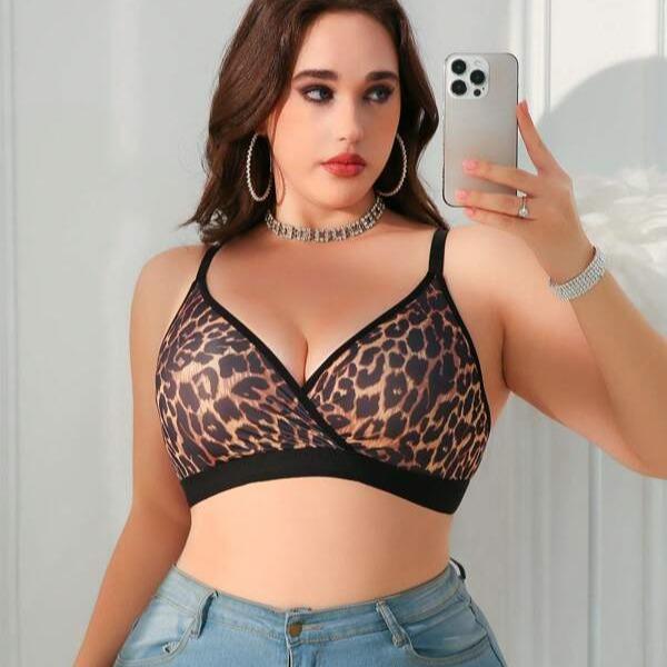 Plus Size Simple Solid Color Wireless & Unpadded Bra